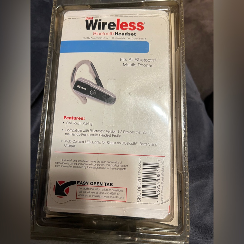Bluetooth Headset - Black and Silver - Picture 2 of 2